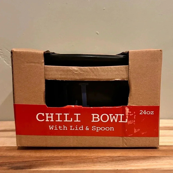 Ceramic Chili Pot with Lid and Spoon. Blue and White. Holds 24 oz. Brand New!! - Picture 8 of 9